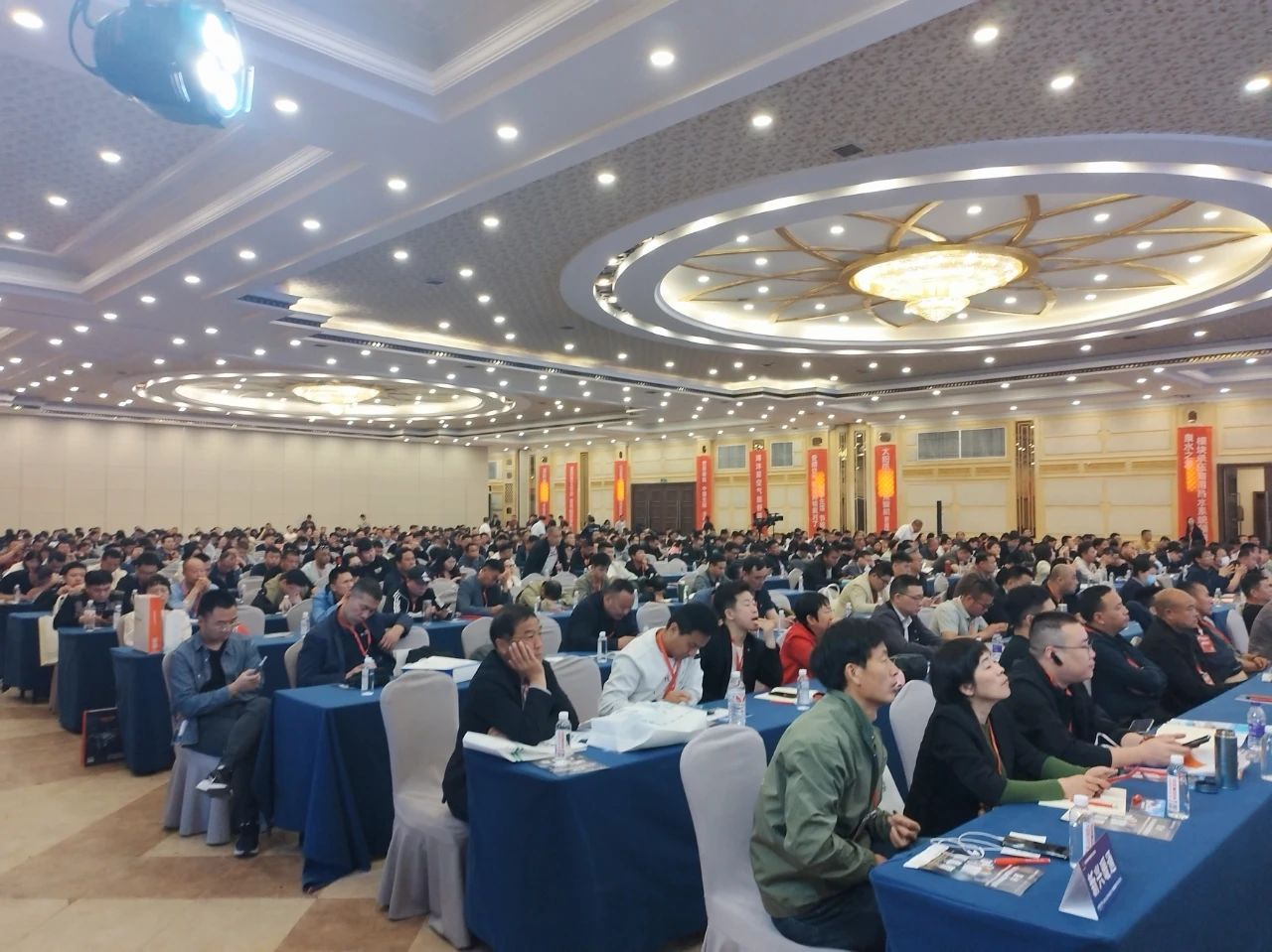 逐“碳”中原 “豫”见郑州 | 贝博荣耀亮相第五届中原热水采暖制冷行业交流