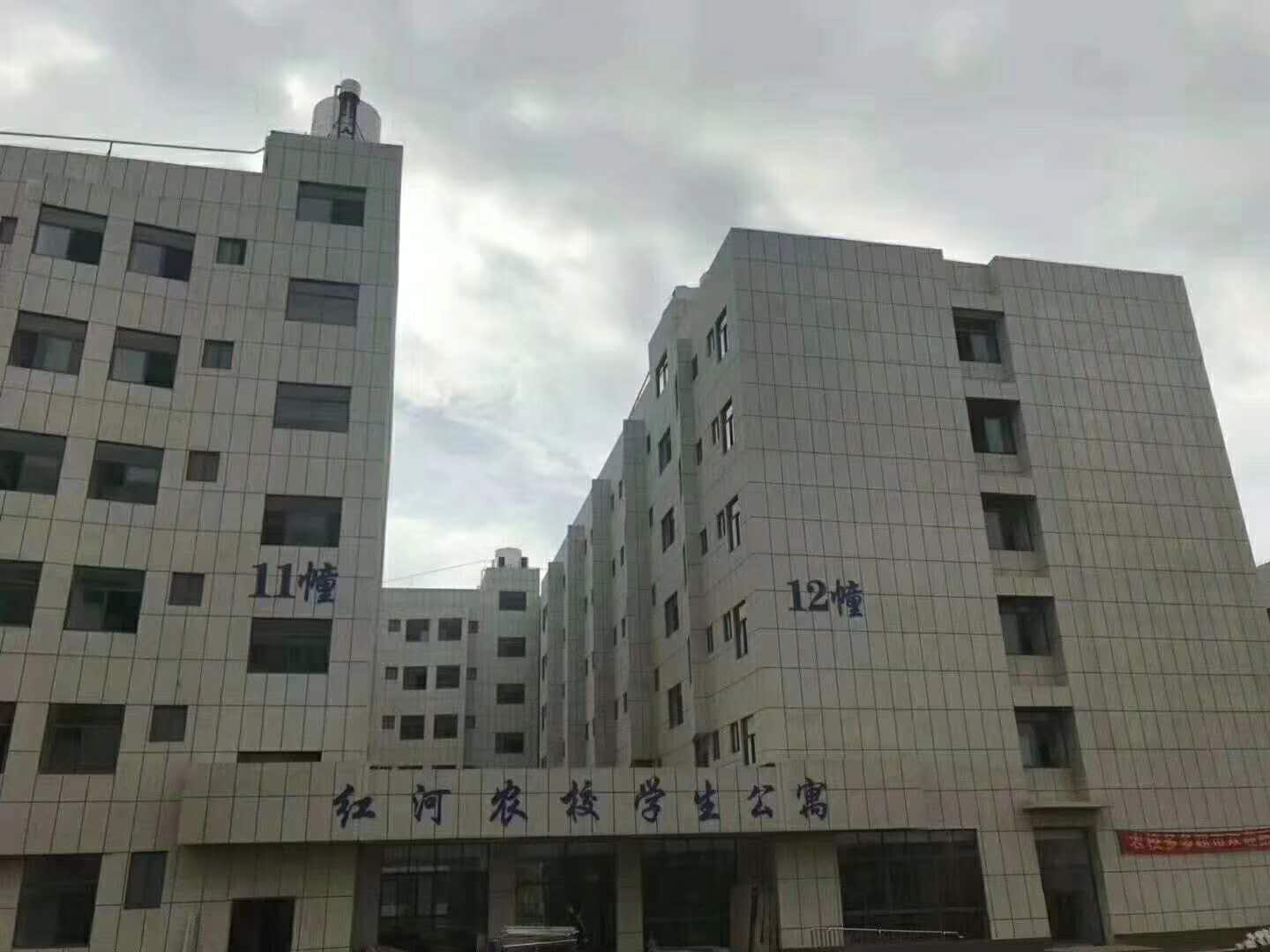 云南红河校区1000匹贝博空气能热泵安装实例